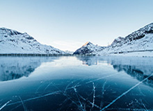 世界杯直播-神了！圣克莱尔跃身指尖扑出对手近距离头球